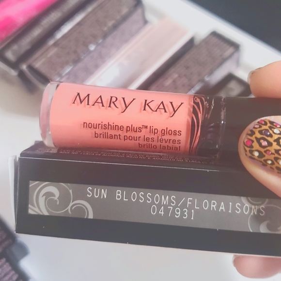 Mary Kay Nourishine Lipgloss 1 Each Berry Tart, Sun Blossoms *3/$20* - Picture 3 of 7